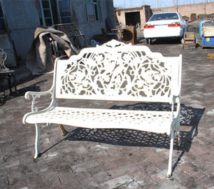 La tabla y las sillas blancas/antigüedad del arrabio de la rota Metal la butaca al aire libre