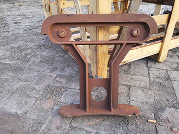 Extremos del banco del arrabio de la madera contrachapada usados para el asiento del banco de la sala de espera