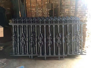 Los paneles ornamentales modernos portátiles al aire libre de la cerca del hierro para los chalets