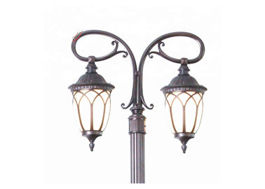 Brazo del poste dos de la lámpara del arrabio del paisaje del jardín para la decoración de la calle