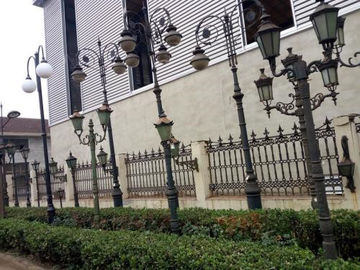 Poste decorativo para el jardín, poste victoriano de la lámpara del arrabio del arte residencial de la lámpara