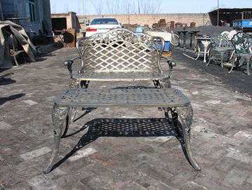 Tabla moderna y sillas del arrabio con el sistema de cena al aire libre de bronce antiguo del arrabio del color