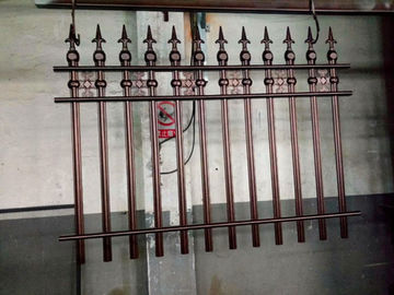 Rosetones de la cerca del arrabio del hierro labrado para la cerca casera de las barras de hierro de la decoración